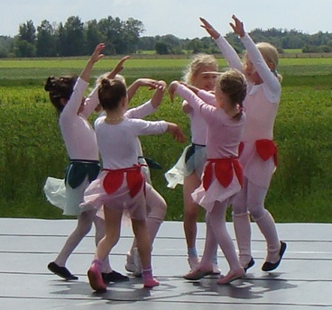 2010 - Peter Pan
Studio für Tanz und Gymnastik
Birgit Lille
Sommerfest 2010
Kindertanz und Ballett